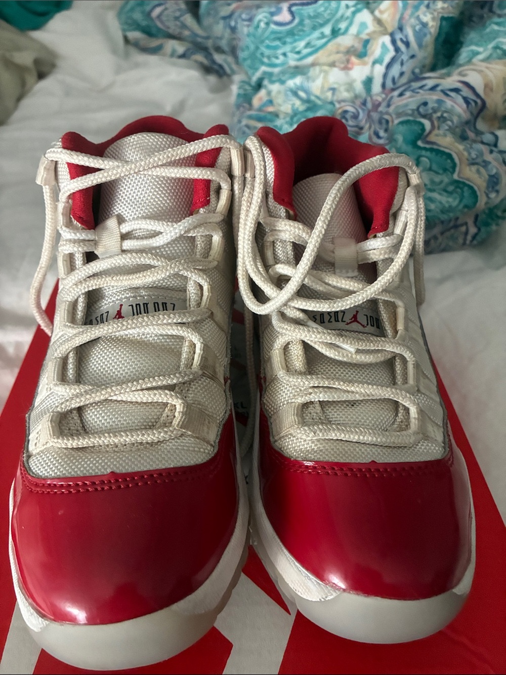 Jordan Kids Low-Top Sneakers in Red and White
